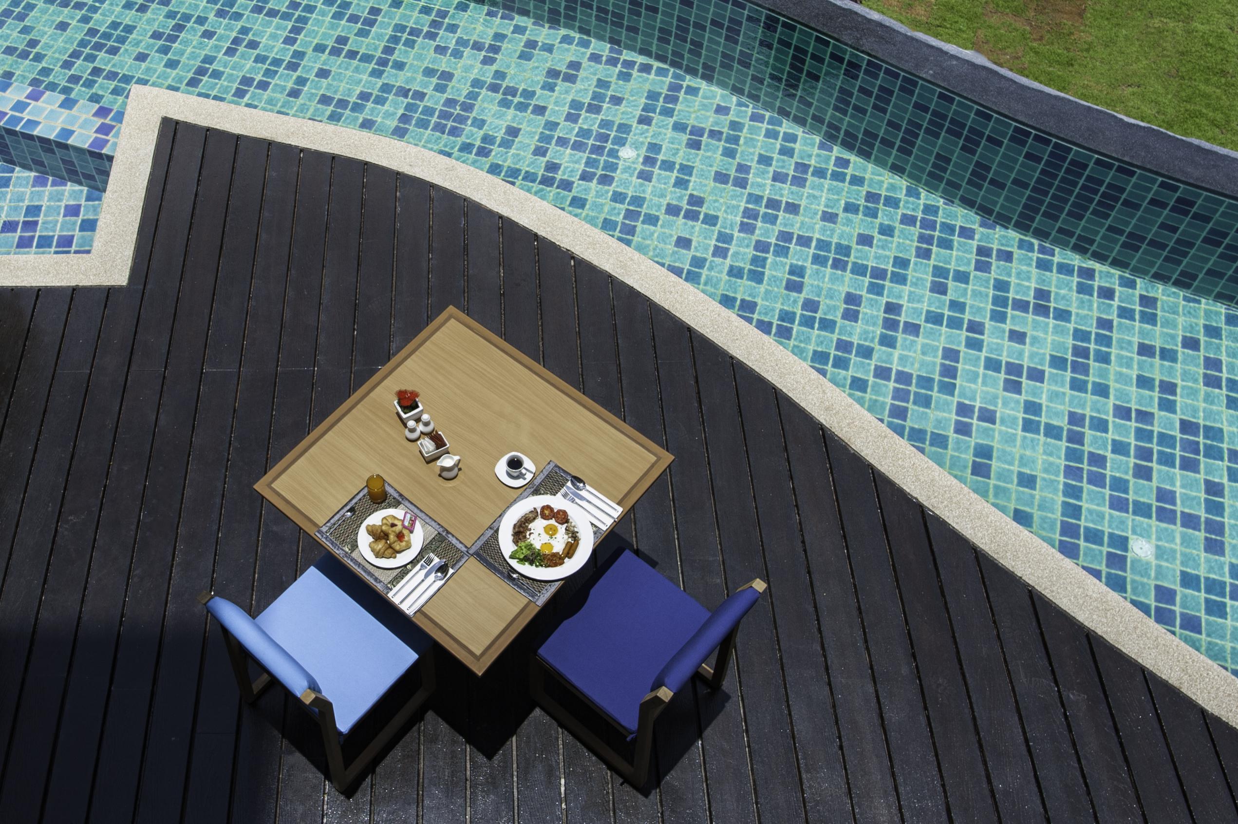 The Lunar Patong Phuket Exteriör bild