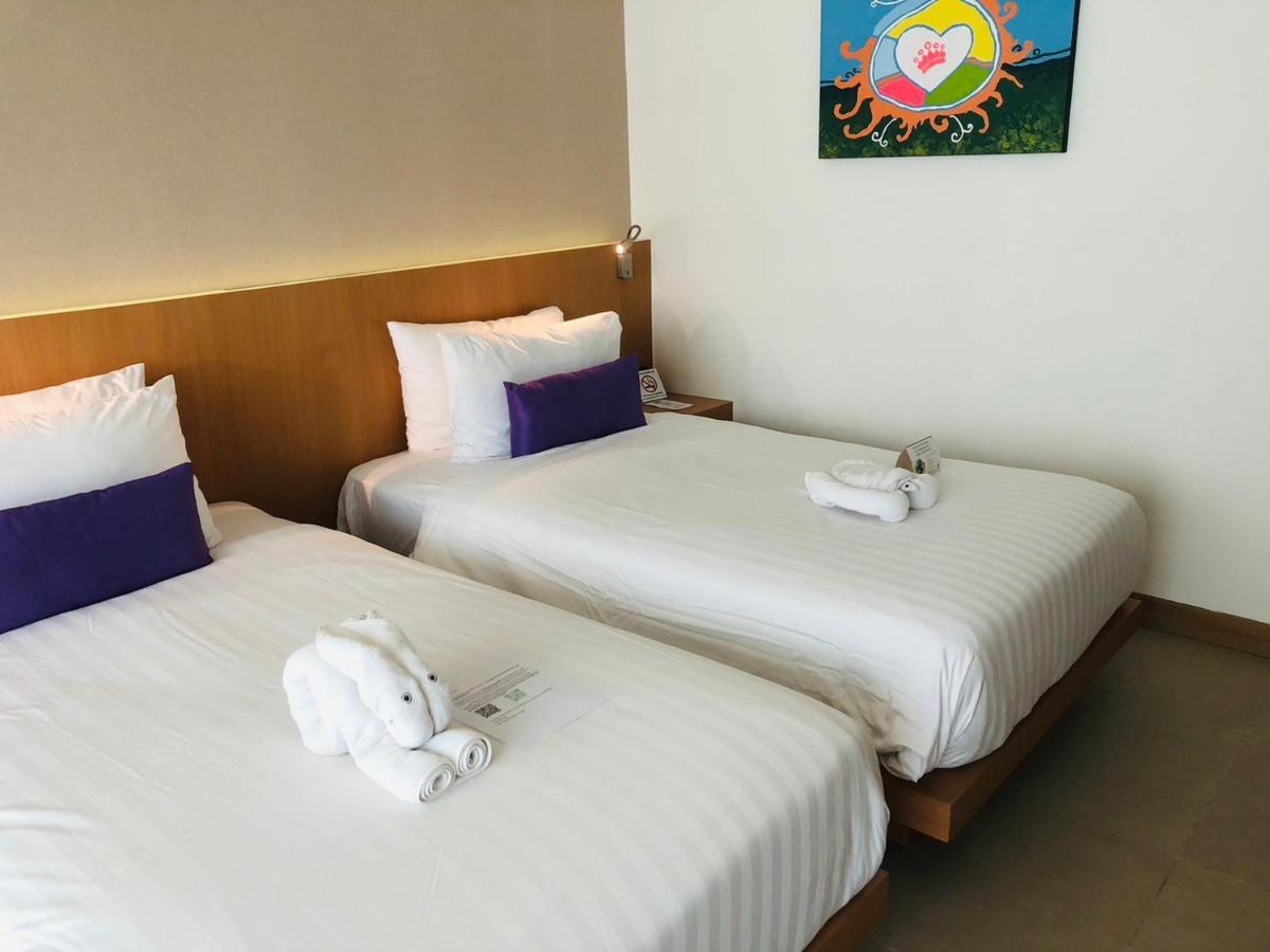 The Lunar Patong Phuket Exteriör bild