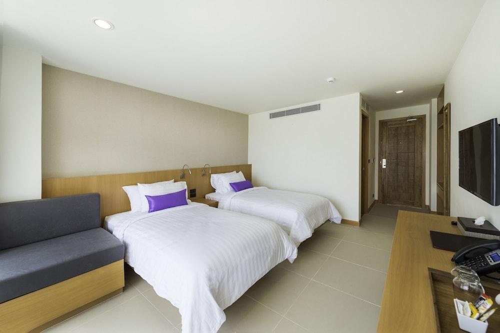 The Lunar Patong Phuket Exteriör bild