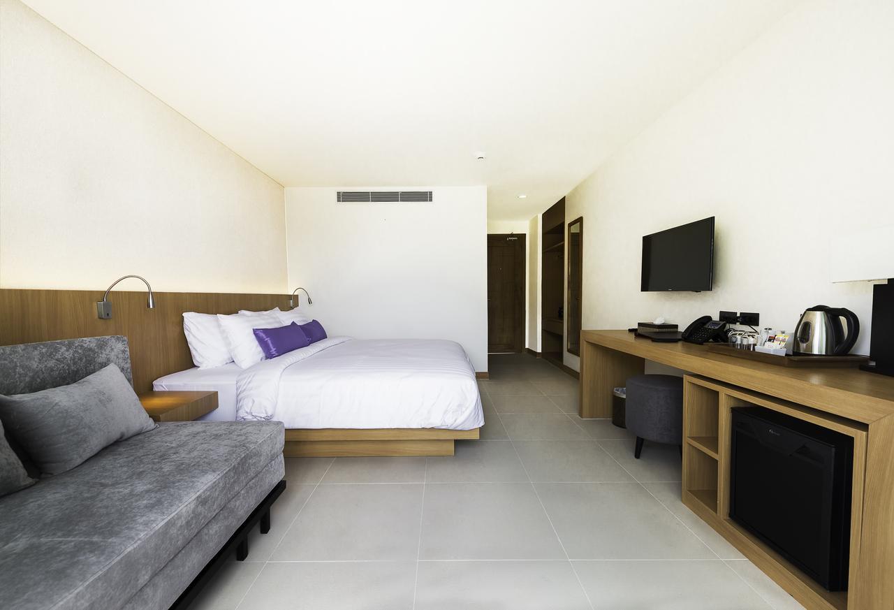 The Lunar Patong Phuket Exteriör bild